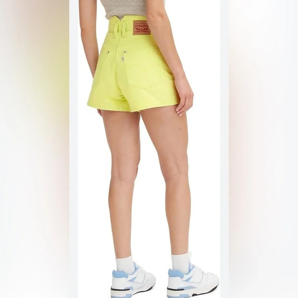 Levi’s High Waisted Mom Shorts Daiquiri Green New Without Tags Size 30 - Picture 1 of 11